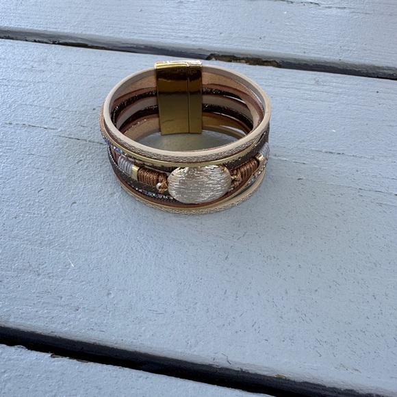 Elegant Boho Layered Cuff Bracelet – Gold & Bronze Leather Mix - Picture 3 of 6